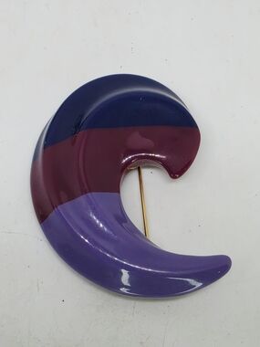 Vtg Large Trifari Designer Kunio Matsumoto Tricolor Lucite Crescent Brooch Pin